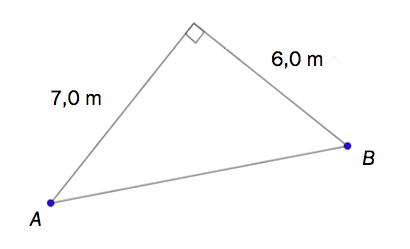 Rettvinklet trekant, med kateter som har lengde 7,0 m og 6,0 m. 